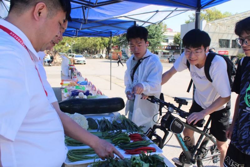 湖南鐘情餐飲管理有限責任公司,餐飲管理,鐘情餐飲管理,團體膳食,大學食堂,學院食堂,學校餐飲