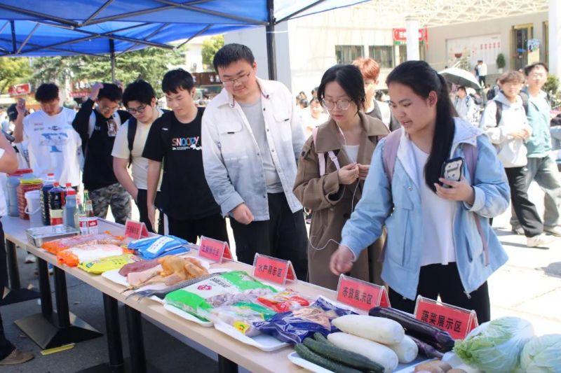 湖南鐘情餐飲管理有限責任公司,餐飲管理,鐘情餐飲管理,團體膳食,大學食堂,學院食堂,學校餐飲
