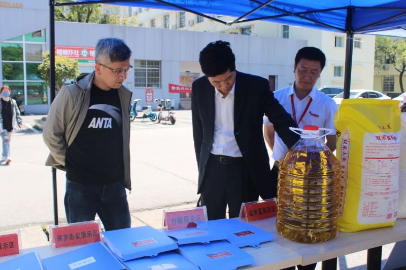 湖南鐘情餐飲管理有限責任公司,餐飲管理,鐘情餐飲管理,團體膳食,大學食堂,學院食堂,學校餐飲