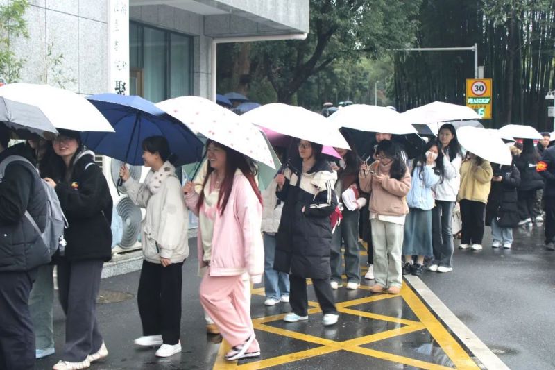 湖南鐘情餐飲管理有限責任公司,餐飲管理,鐘情餐飲管理,團體膳食,大學食堂,學院食堂,學校餐飲